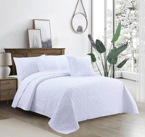 Quilt / Colcha con grabado pequeño (blanco o beige)